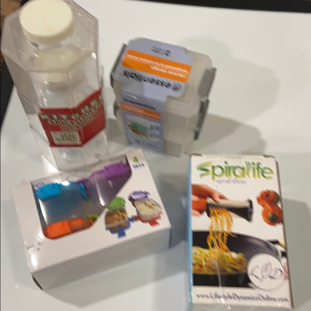 Bundle of four Set off containers and more